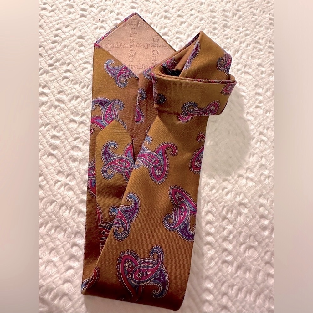 VINTAGE CHRISTIAN DIOR SILK TIE
